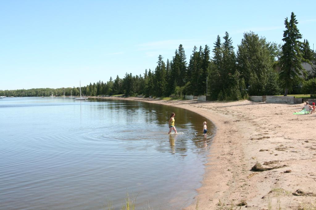 MaMeO Beach 6th Street Swim Guide